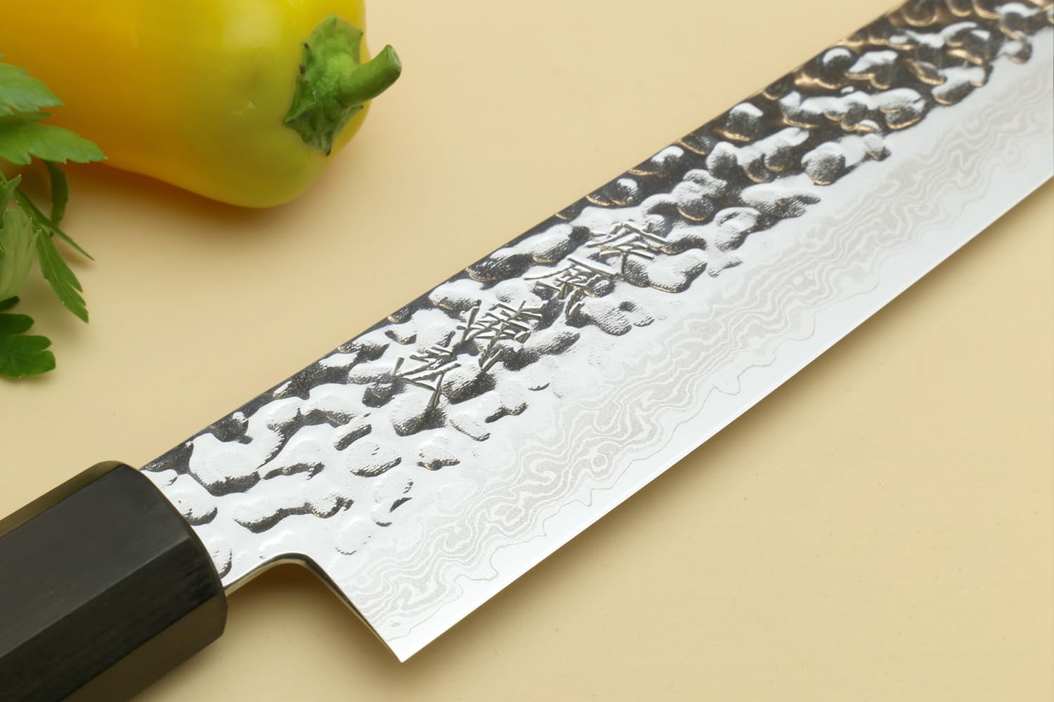 Yoshihiro VG10 46 Layers Hammered Damascus Sujihiki Japanese Slicer Knife (9.5" (240mm) Ambrosia Handle) - Imagen 4